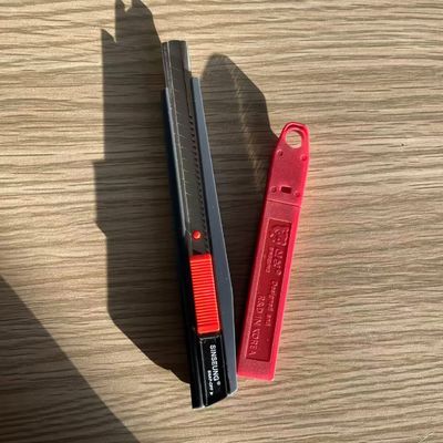 Coupe de précision avec 86 mm de longueur et 0,35 mm d'épaisseur de lame