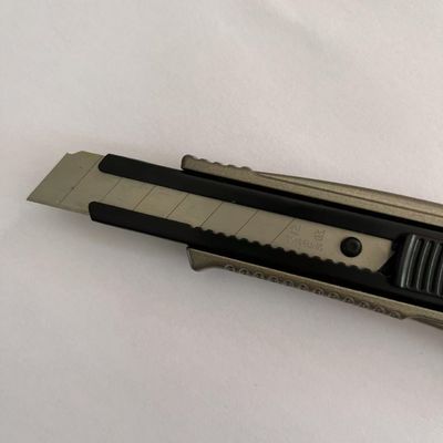 Couteau rétractable polyvalent 18mm avec lame en aluminium SK2