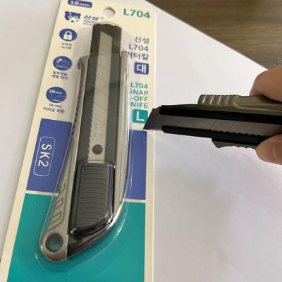 Couteau à lame rétractable ergonomique