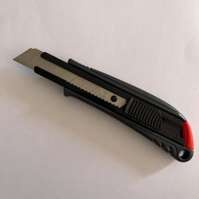 Les couteaux de coupe de 18 mm varient en fonction de l'usage pour assurer la durabilité et la fiabilité de votre entreprise