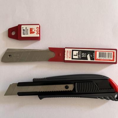 Lame de cutter argentée de 18 mm à 8 segments, épaisseur 0,4 mm